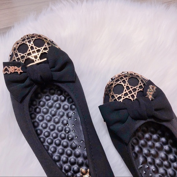 Shoes - Women’s Gold Detail Black Flats - NEW